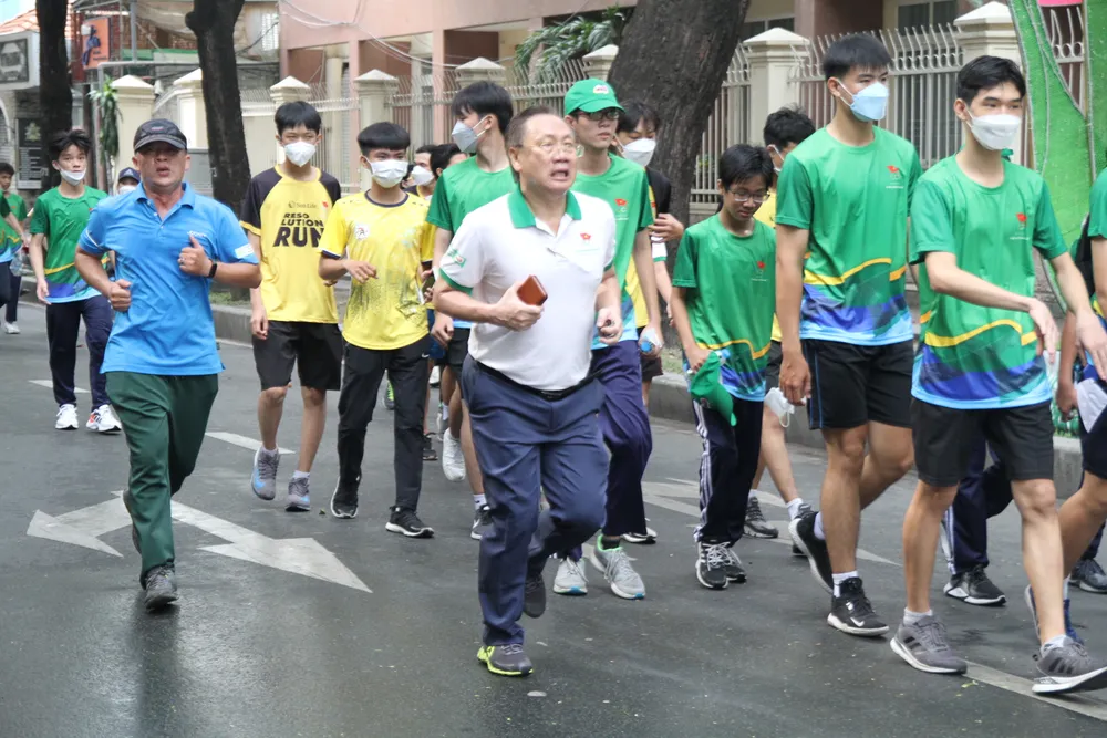 Rộn rã bước chân nơi thành phố mang tên Bác ảnh 2