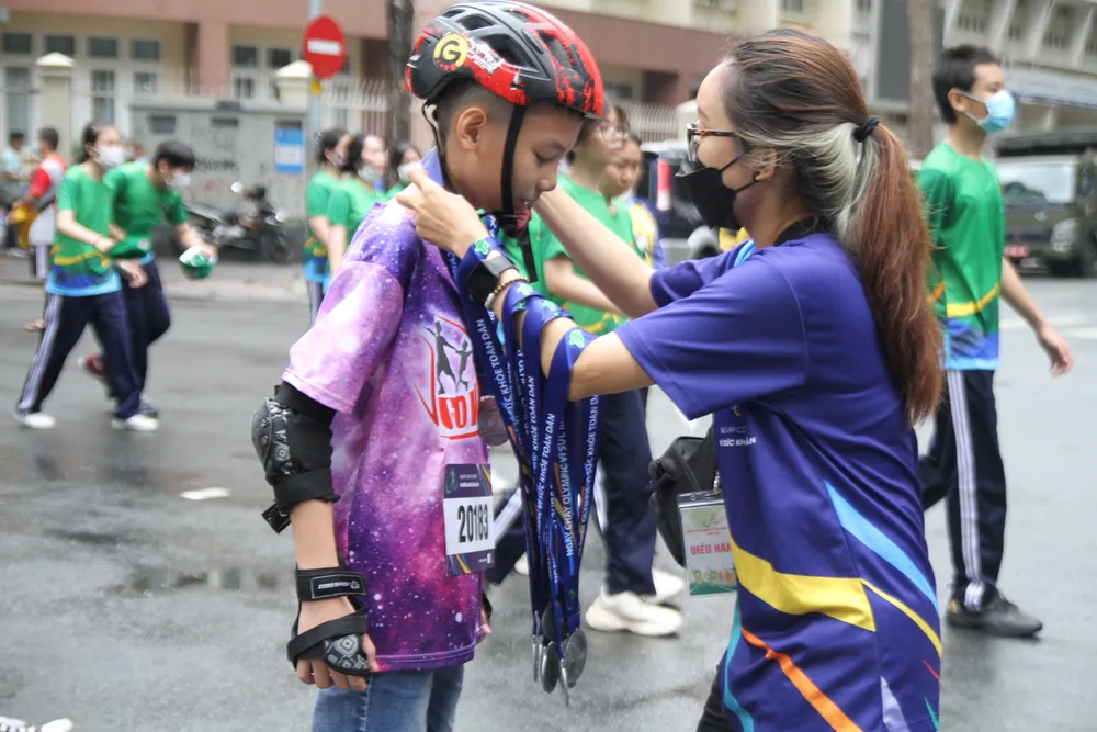 Rộn rã bước chân nơi thành phố mang tên Bác ảnh 5