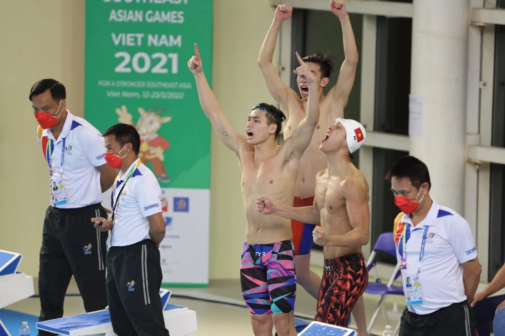 Đội tuyển bơi Việt Nam lập kỷ lục SEA Games mới nội dung 4x200m tự do nam. Ảnh: DŨNG PHƯƠNG