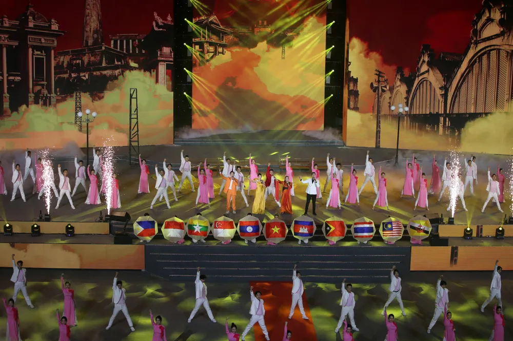 Lễ bế mạc SEA Games 31: Hẹn gặp lại ở Campuchia 2023! ảnh 2