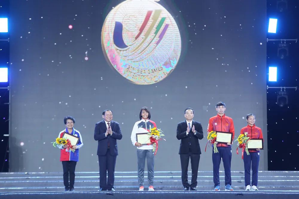 Lễ bế mạc SEA Games 31: Hẹn gặp lại ở Campuchia 2023! ảnh 3