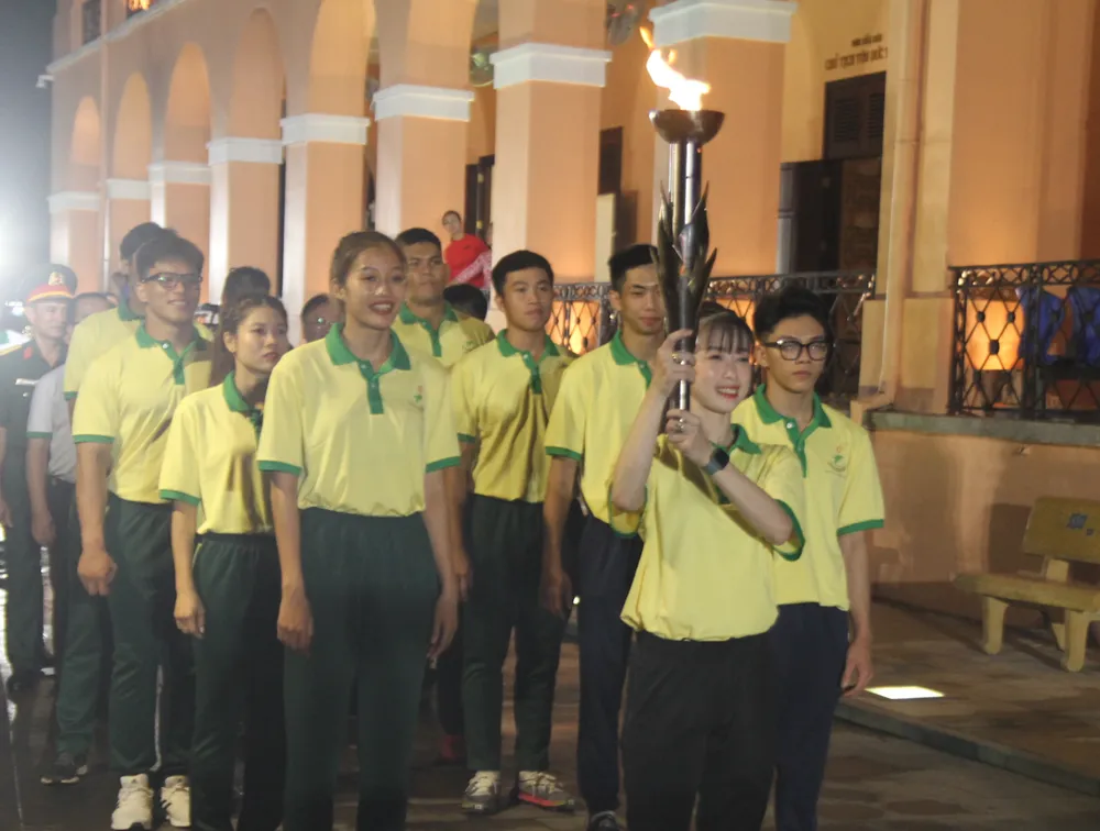 9 VĐV tham gia rước đuốc Đại hội TDTT TPHCM lần IX ảnh 2
