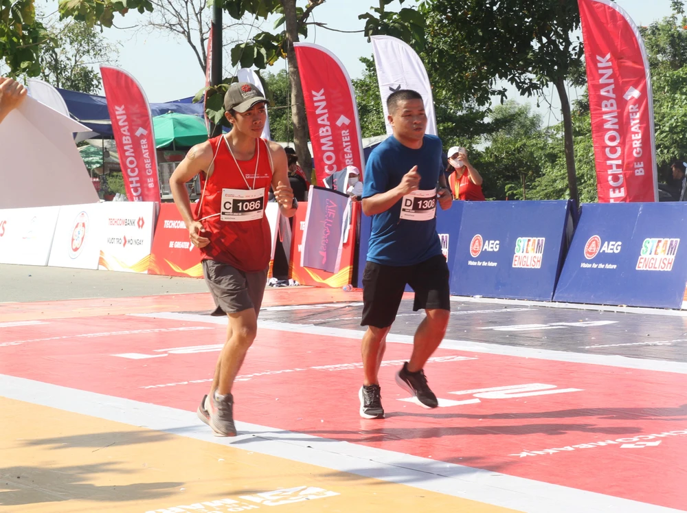 Nhiều người lựa chọn chạy marathon để rèn luyện sức khỏe. Ảnh: NGUYỄN ANH