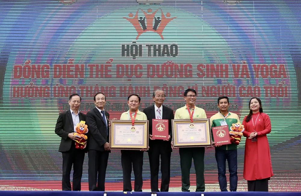 Xác lập 2 kỷ lục Việt Nam tại Hội thao đồng diễn thể dục dưỡng sinh, yoga ảnh 4