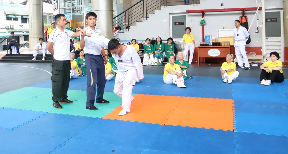 Giao lưu võ thuật nhân Ngày Phụ nữ Việt Nam ảnh 1