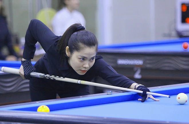 Tay cơ Ngọc Huyền mở màn HCV cho đội tuyển billiards - snooker TPHCM tại Đại hội toàn quốc 2022. Ảnh: HBSF