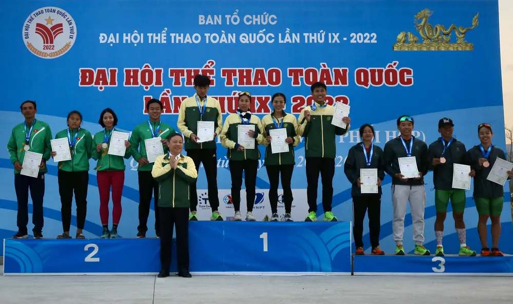 Các đội dự tranh tại nội dung aquathlon tiếp sức hỗn hợp. Ảnh: DŨNG PHƯƠNG Các đội dự tranh tại nội dung aquathlon tiếp sức hỗn hợp. Ảnh: DŨNG PHƯƠNG