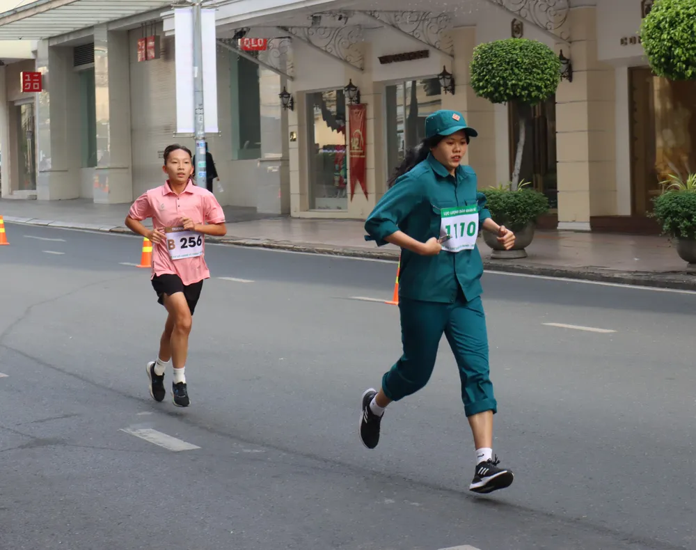 Lộ trình giải đi qua các cung đường chính của trung tâm TPHCM. Ảnh: NGUYỄN ANH Lộ trình giải đi qua các cung đường chính của trung tâm TPHCM. Ảnh: NGUYỄN ANH