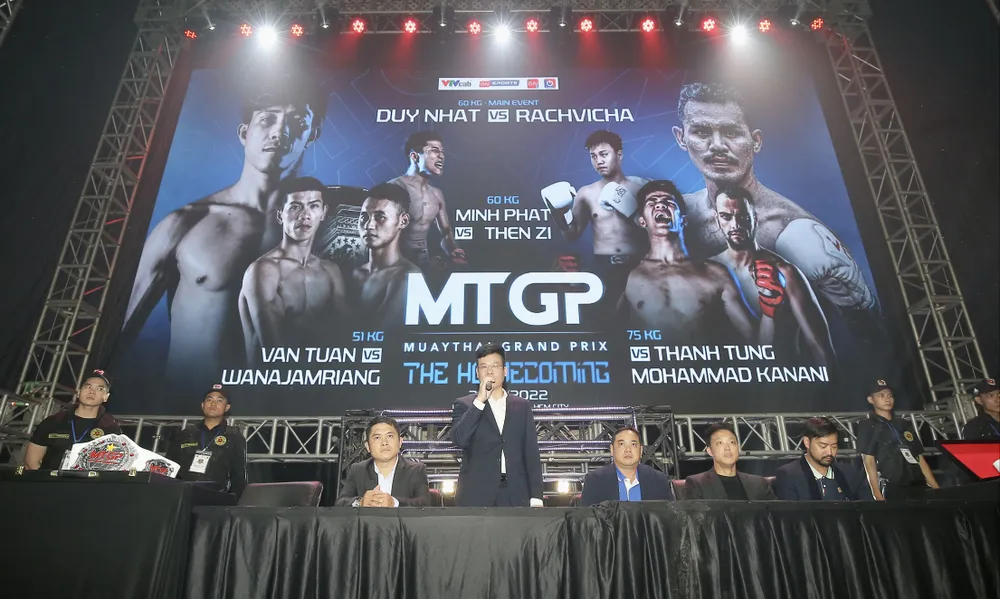 BTC thông tin giải đấu tại họp báo. Ảnh: DŨNG PHƯƠNG