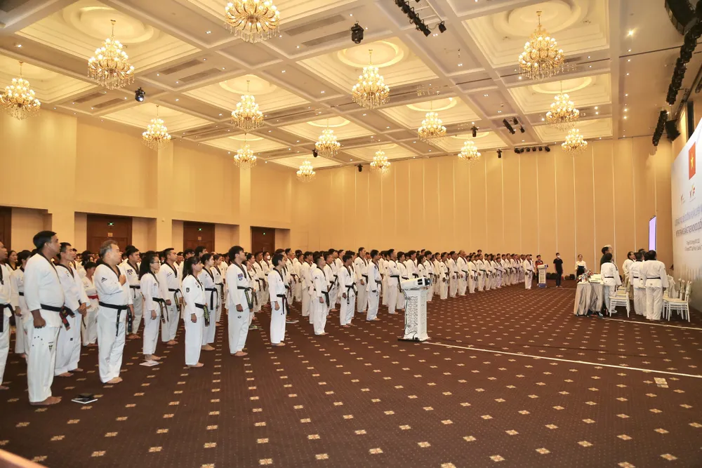 Song song với khóa học đào tạo là kỳ thi thăng đẳng taekwondo quốc gia