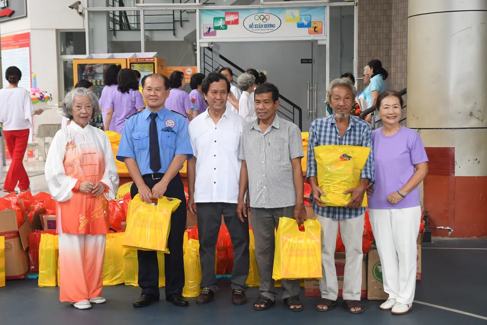 Những phần quà ý nghĩa được sẻ chia đến cộng đồng trong dịp xuân về
