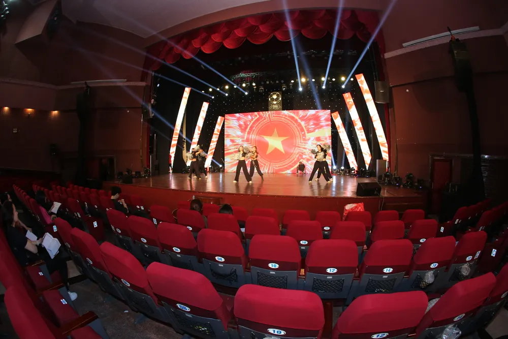 Không khí tại Nhà hát Bến Thành đang "nóng" dần lên