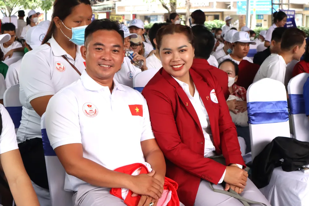 "Cặp đôi vàng" của đội tuyển điền kinh NKT Cao Ngọc Hùng và Nguyễn Thị Hải "Cặp đôi vàng" của đội tuyển điền kinh NKT Cao Ngọc Hùng và Nguyễn Thị Hải