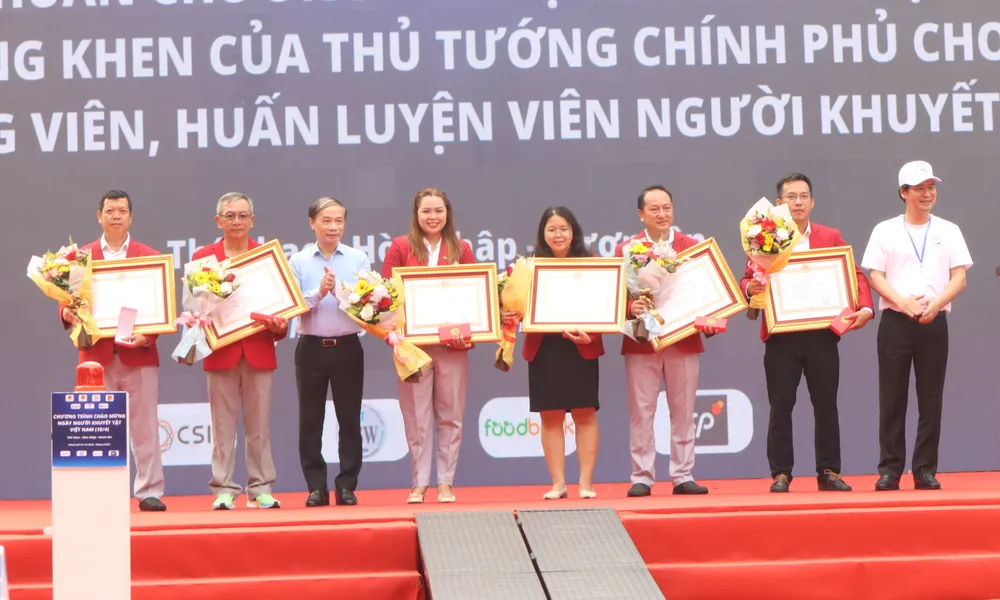 Các HLV, VĐV thể thao NKT được trao tặng Huân chương Lao động của Chủ tịch nước và Bằng khen của Thủ tướng Chính Phủ Các HLV, VĐV thể thao NKT được trao tặng Huân chương Lao động của Chủ tịch nước và Bằng khen của Thủ tướng Chính Phủ