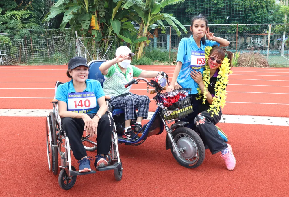 Các VĐV cùng nhau chụp ảnh lưu niệm sau khi hoàn thành phần thi của mình. Ảnh: THANH TÙNG Các VĐV cùng nhau chụp ảnh lưu niệm sau khi hoàn thành phần thi của mình. Ảnh: THANH TÙNG