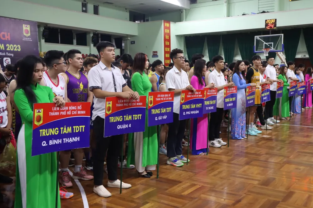 27 đội bóng mạnh trên địa bàn TPHCM tham gia thi đấu tại giải. Ảnh: THANH TÙNG 27 đội bóng mạnh trên địa bàn TPHCM tham gia thi đấu tại giải. Ảnh: THANH TÙNG