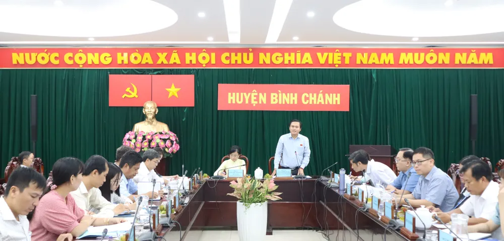 Trưởng Ban VH-XH HĐND TPHCM Cao Thanh Bình đánh giá cao về sự nỗ lực của các cơ quan, đơn vị huyện Bình Chánh trong việc phát triển phong trào TDTT. Ảnh: THANH TÙNG