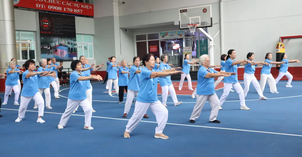 Các thành viên CLB Đông Gia Thái cực tích cực tập luyện rèn luyện sức khỏe, cũng như tham gia các hoạt động thiện nguyện. Ảnh: THANH TÙNG Các thành viên CLB Đông Gia Thái cực tích cực tập luyện rèn luyện sức khỏe, cũng như tham gia các hoạt động thiện nguyện. Ảnh: THANH TÙNG