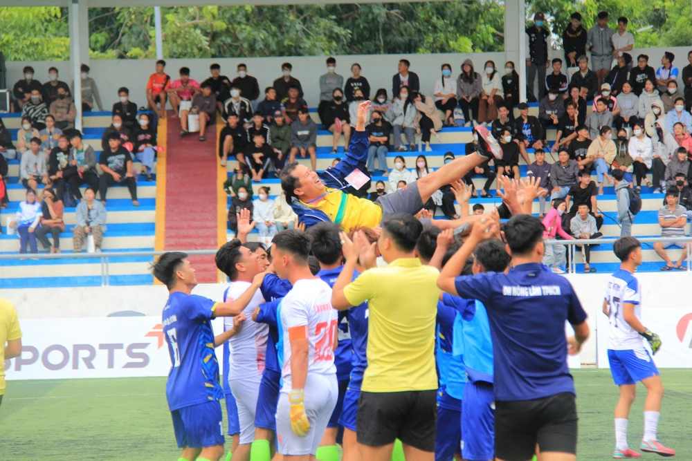 Đại học Nông Lâm TPHCM giành suất vào bán kết