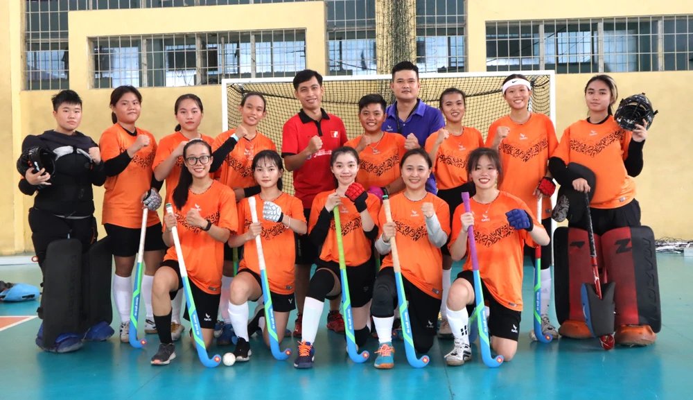 Đội tuyển hockey nữ Việt Nam quyết tâm cho lần đầu tranh tài quốc tế. Ảnh: THANH TÙNG