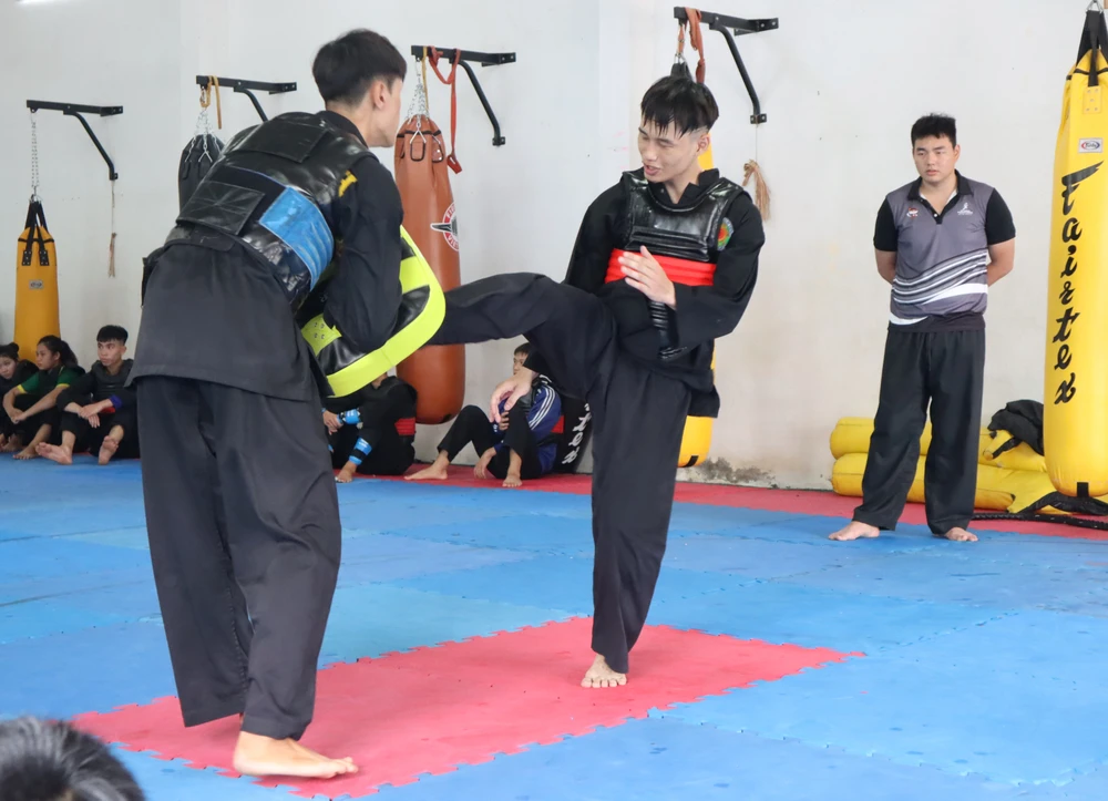 Đội tuyển pencak silat TPHCM tích cực tập luyện cho giải vô địch trẻ quốc gia sắp diễn ra. Ảnh: THANH TÙNG 