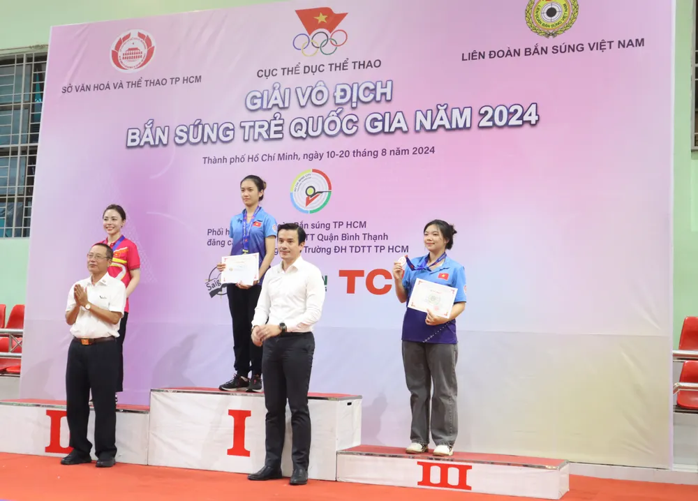 Trao giải ở một số nội dung. Ảnh: THANH TÙNG IMG_20240813_182307.jpg
