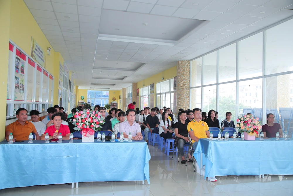 Quang cảnh buổi họp kỹ thuật, bốc thăm chia bảng. Ảnh: DŨNG PHƯƠNG 1000021775.jpg