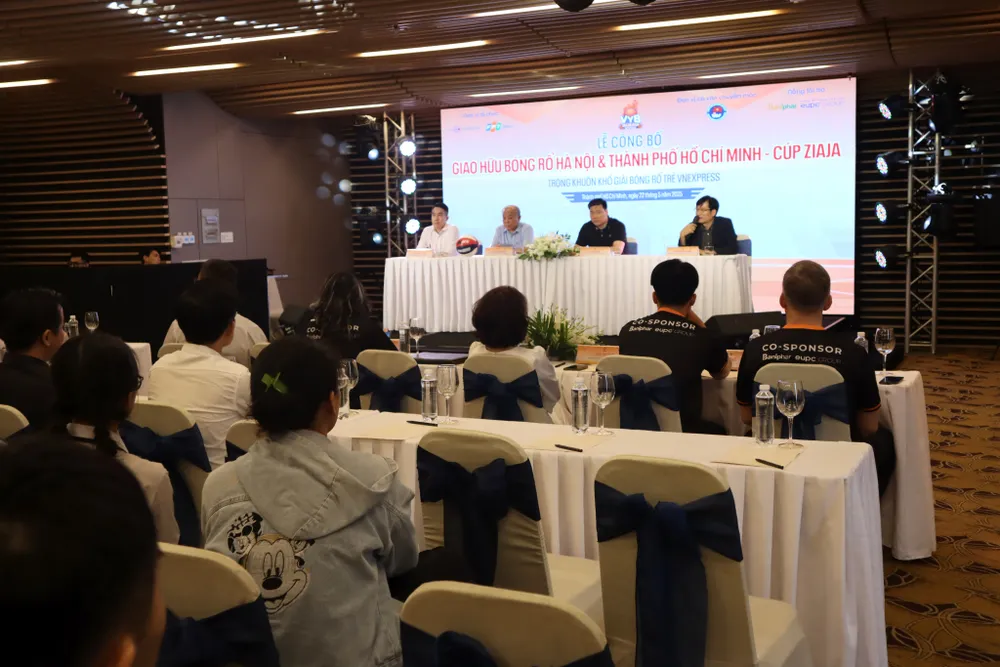 Lễ công bố giải Giao hữu Bóng rổ Hà Nội và TPHCM. Ảnh: THANH TÙNG 1000022103.jpg