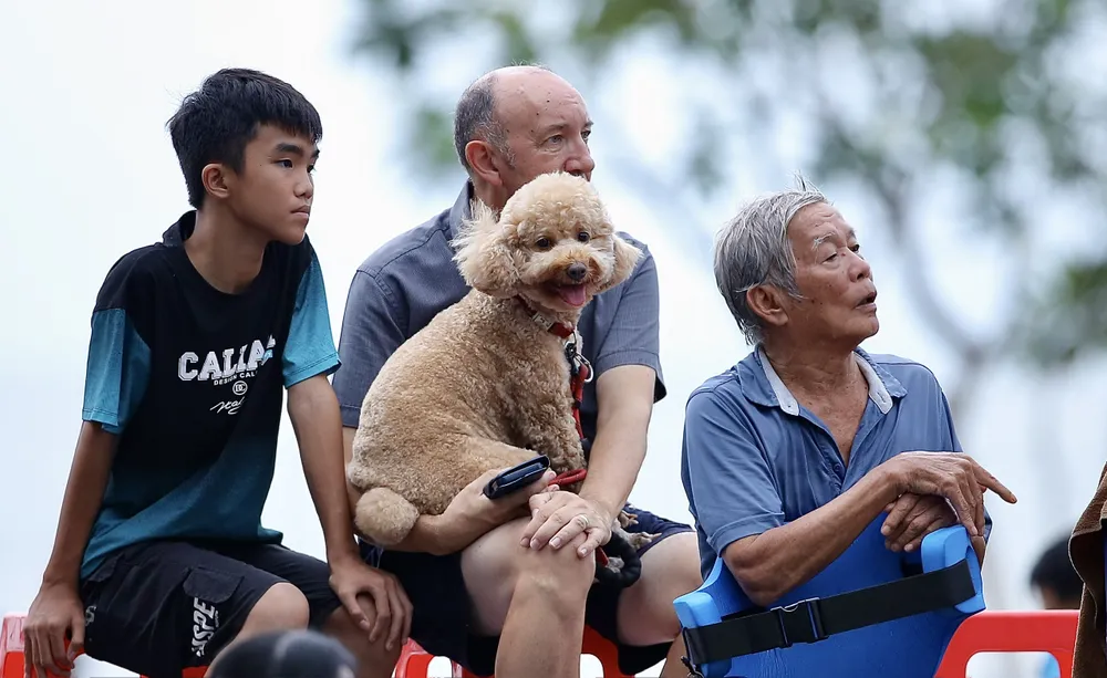 Nhiều người dân trực tiếp theo dõi và cổ vũ các VĐV z6630027156931_aa09b628d31194e3456e5ac4f15ad3f5.jpg