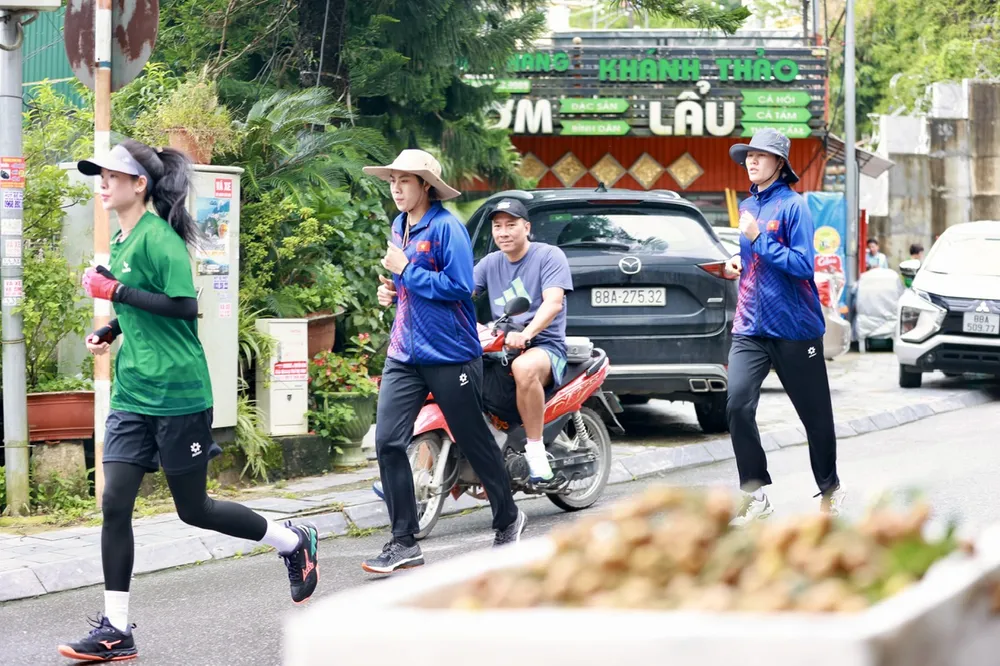 Theo ban huấn luyện, thời tiết tại Tam Đảo phù hợp để nâng cao thể lực cho tuyển thủ. Ảnh: DŨNG PHƯƠNG 1000023265.jpg