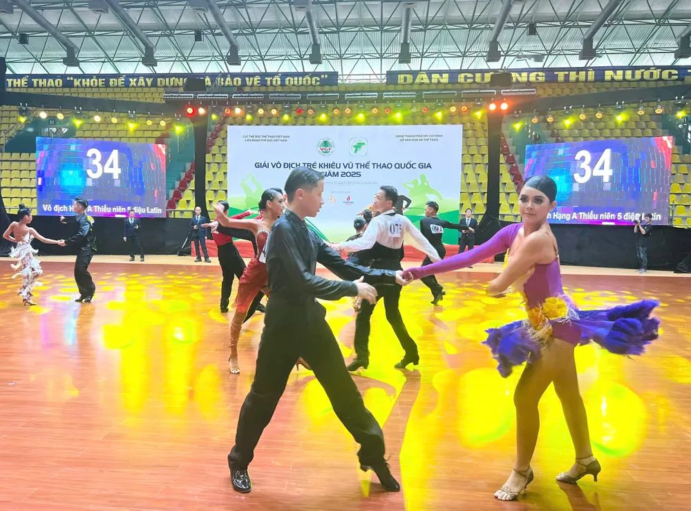 Các VĐV tranh tài 52 bộ huy chương. Ảnh: TRÚC GIANG 