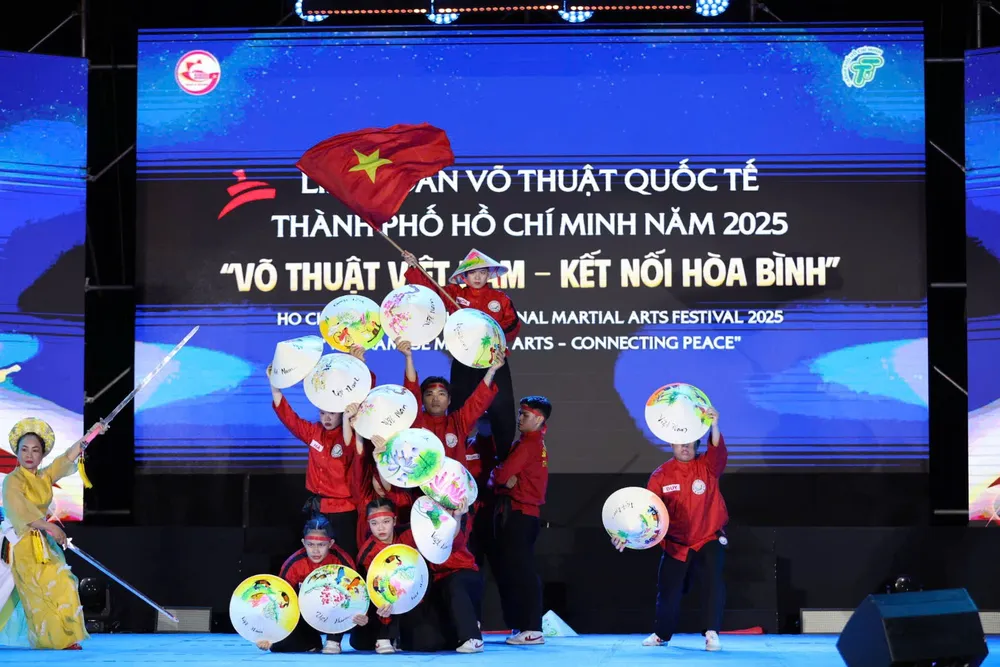 Các tiết mục trình diễn được dàn dựng công phu. Ảnh: DŨNG PHƯƠNG 