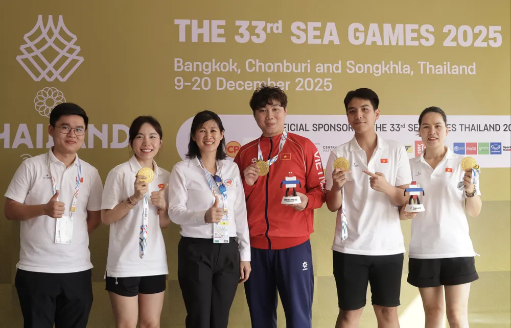 Các đại diện của TPHCM ở bộ môn bắn súng SEA Games 33. Ảnh: DŨNG PHƯƠNG 