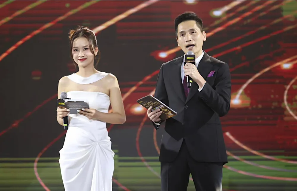 MC Phương Huyền sẽ cùng MC Quốc Khánh sẽ dẫn chương trình gala trao giải Quả bóng vàng Việt Nam 2025. Ảnh: DŨNG PHƯƠNG 