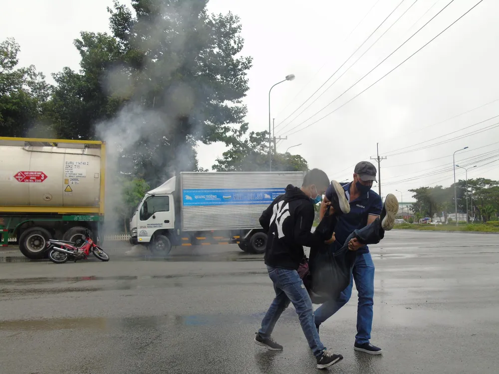 Diễn tập ứng phó sự cố tràn đổ hóa chất trên đường vận chuyển ảnh 1