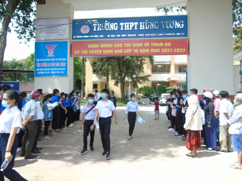 Kỳ thi tuyển sinh lớp 10 tại Bình Phước diễn ra an toàn, nghiêm túc ảnh 1 Kỳ thi tuyển sinh lớp 10 tại Bình Phước diễn ra an toàn, nghiêm túc ảnh 1