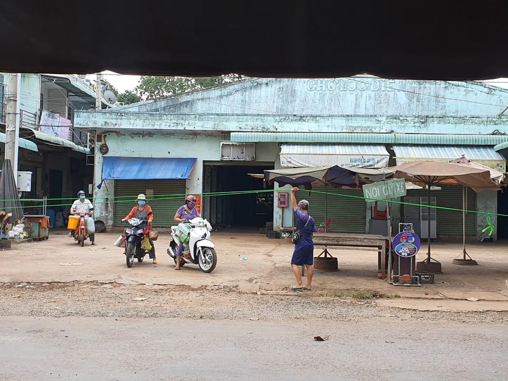 Bình Phước: Giãn cách xã hội toàn huyện Lộc Ninh từ 12 giờ ngày 3-7 ảnh 2 Bình Phước: Giãn cách xã hội toàn huyện Lộc Ninh từ 12 giờ ngày 3-7 ảnh 2