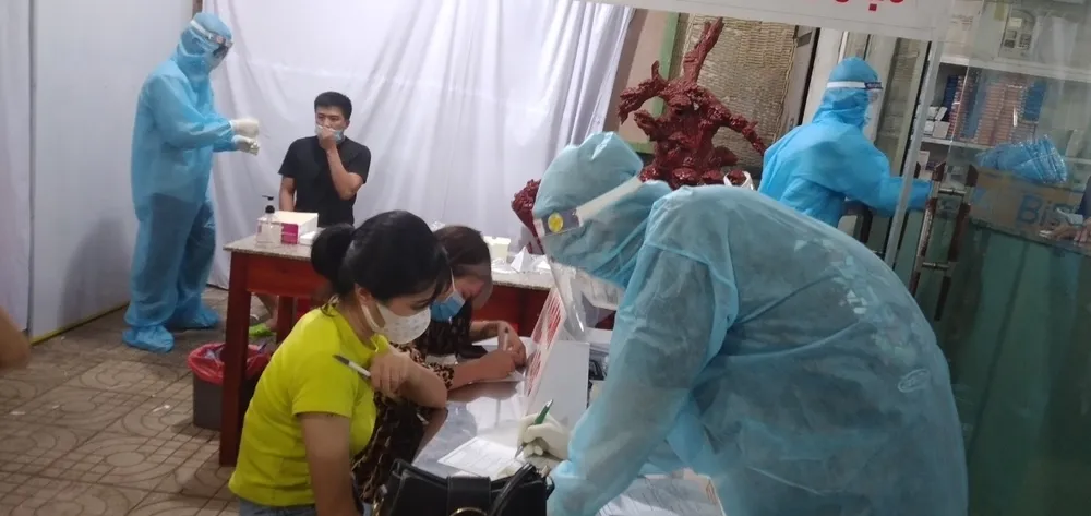 Người dân Bình Phước chủ động làm xét nghiệm SARS- CoV-2   ảnh 2