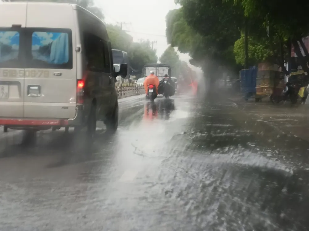 Đồng Nai: Mưa lớn kéo dài làm nhiều tuyến đường ngập nặng ảnh 3