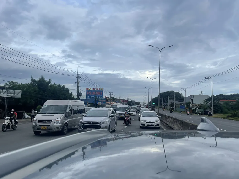 Kẹt xe kéo dài trên quốc lộ 51 ảnh 2