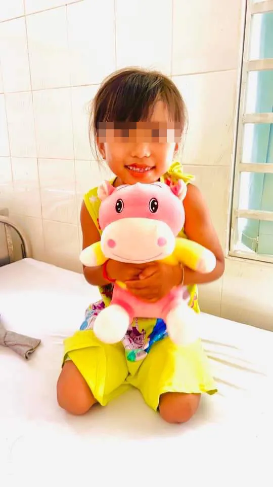 Vụ bé gái 7 tuổi bị bạo hành ở Bình Phước: Cha ruột ở Nghệ An nhận con về nuôi ảnh 3