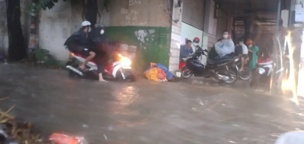 Mưa lớn, Quốc lộ 51 ngập nặng ảnh 3