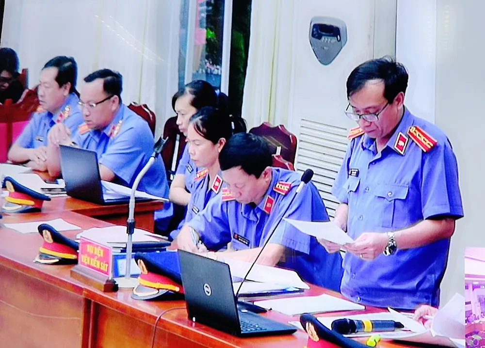 Bắt đầu phiên tranh tụng vụ buôn lậu xăng trị giá 2.900 tỷ đồng ảnh 2