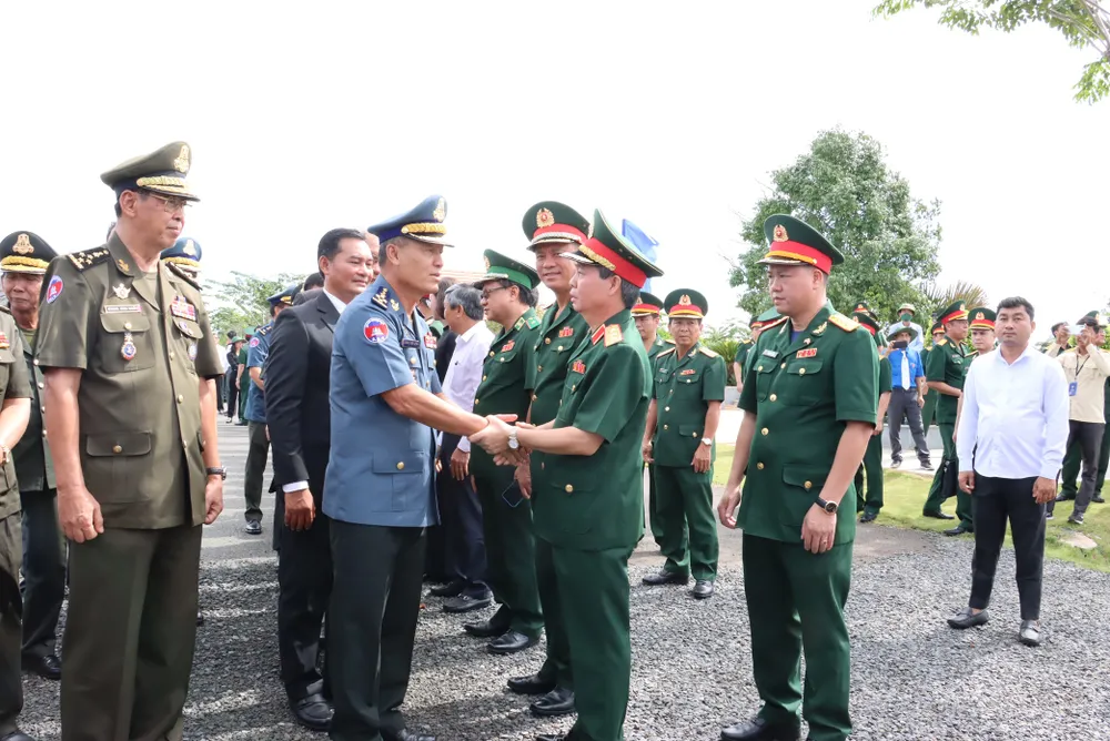 Bàn giao 49 hài cốt chiến sĩ Lực lượng vũ trang đoàn kết cứu nước Campuchia về nước ảnh 3