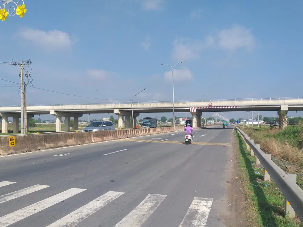 Đường Hồ Chí Minh (cầu vượt) qua Quốc lộ 22 đang chờ Trung ương bổ sung vốn trung hạn để thi công tiếp trong giai đoạn 2023-2025 Đường Hồ Chí Minh (cầu vượt) qua Quốc lộ 22 đang chờ Trung ương bổ sung vốn trung hạn để thi công tiếp trong giai đoạn 2023-2025