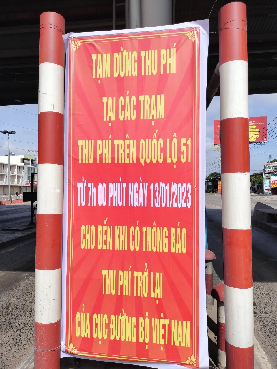 Bảng thông báo tạm dừng thu phí Bảng thông báo tạm dừng thu phí