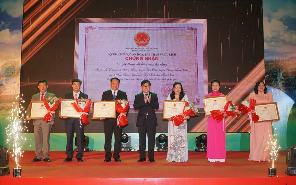 Bộ Văn hóa - Thể thao và Du lịch trao Bằng chứng nhận Nghệ thuật chế biến món ăn chay Bộ Văn hóa - Thể thao và Du lịch trao Bằng chứng nhận Nghệ thuật chế biến món ăn chay