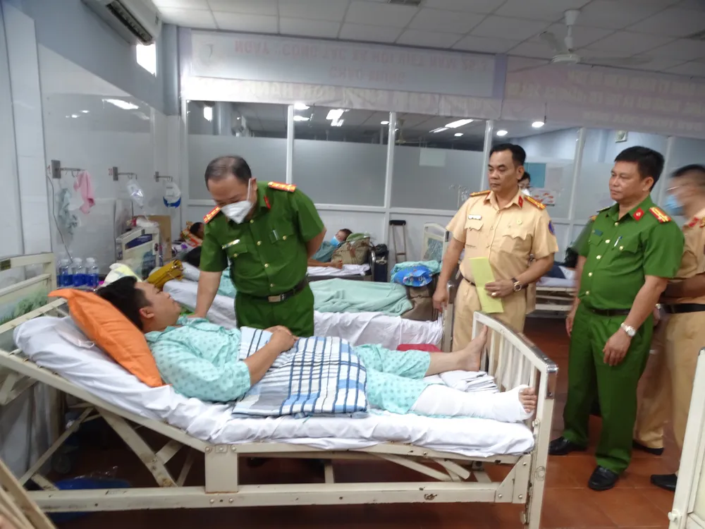 Lãnh đạo Công an tỉnh Đồng Nai thăm hỏi, động viên Đại úy Châu Lãnh đạo Công an tỉnh Đồng Nai thăm hỏi, động viên Đại úy Châu