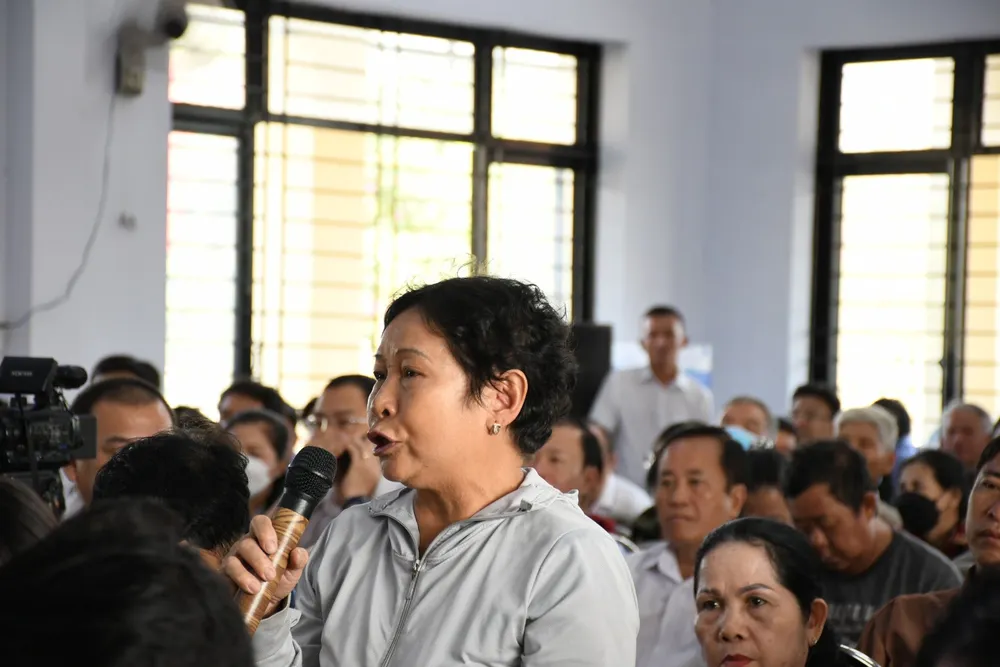 Các hộ dân bày tỏ ý kiến đối với lãnh đạo tỉnh Đồng Nai tại buổi đối thoại Các hộ dân bày tỏ ý kiến đối với lãnh đạo tỉnh Đồng Nai tại buổi đối thoại