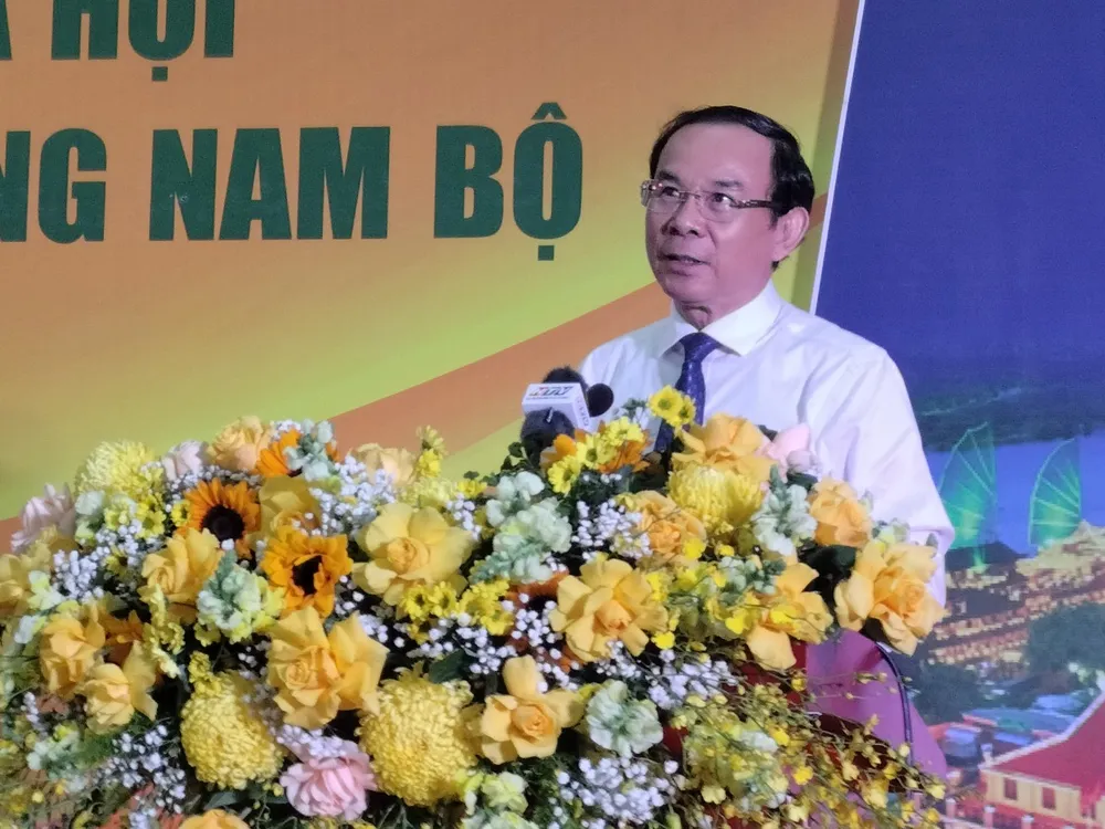 Bí thư Thành ủy TPHCM Nguyễn Văn Nên phát biểu tại hội nghị Bí thư Thành ủy TPHCM Nguyễn Văn Nên phát biểu tại hội nghị